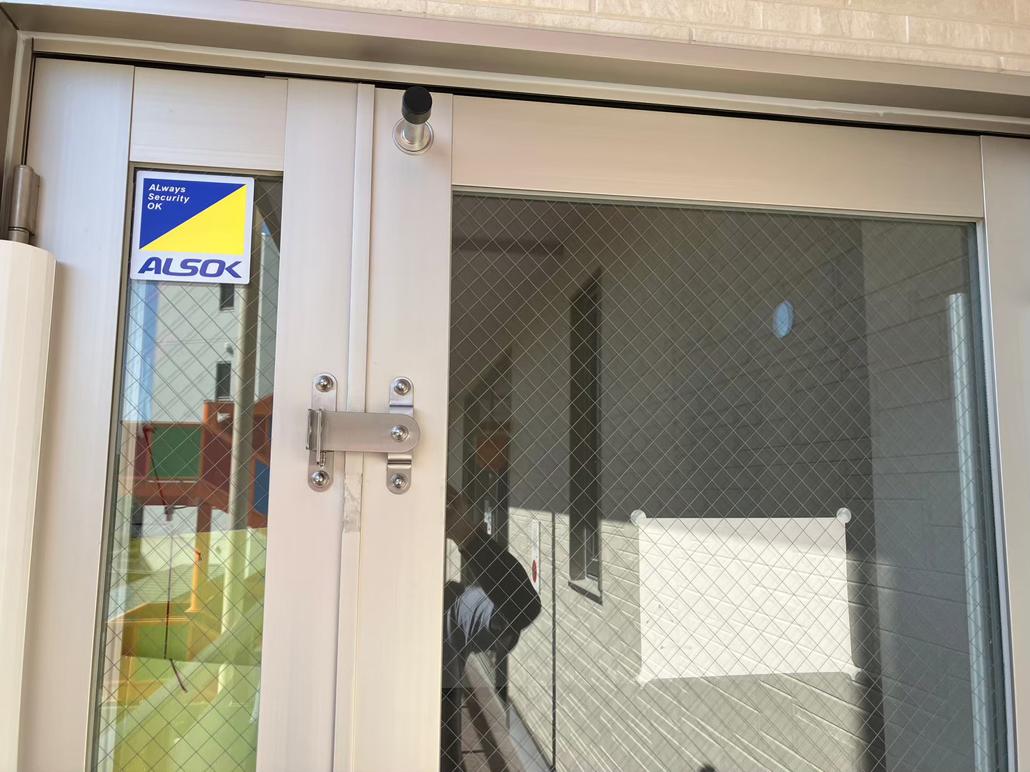 R学園 各扉回転錠設置工事